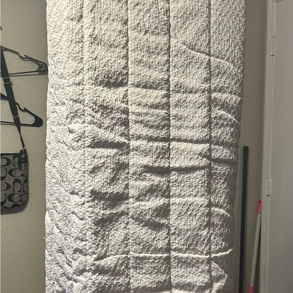 Elegant Cream Mattress Cover